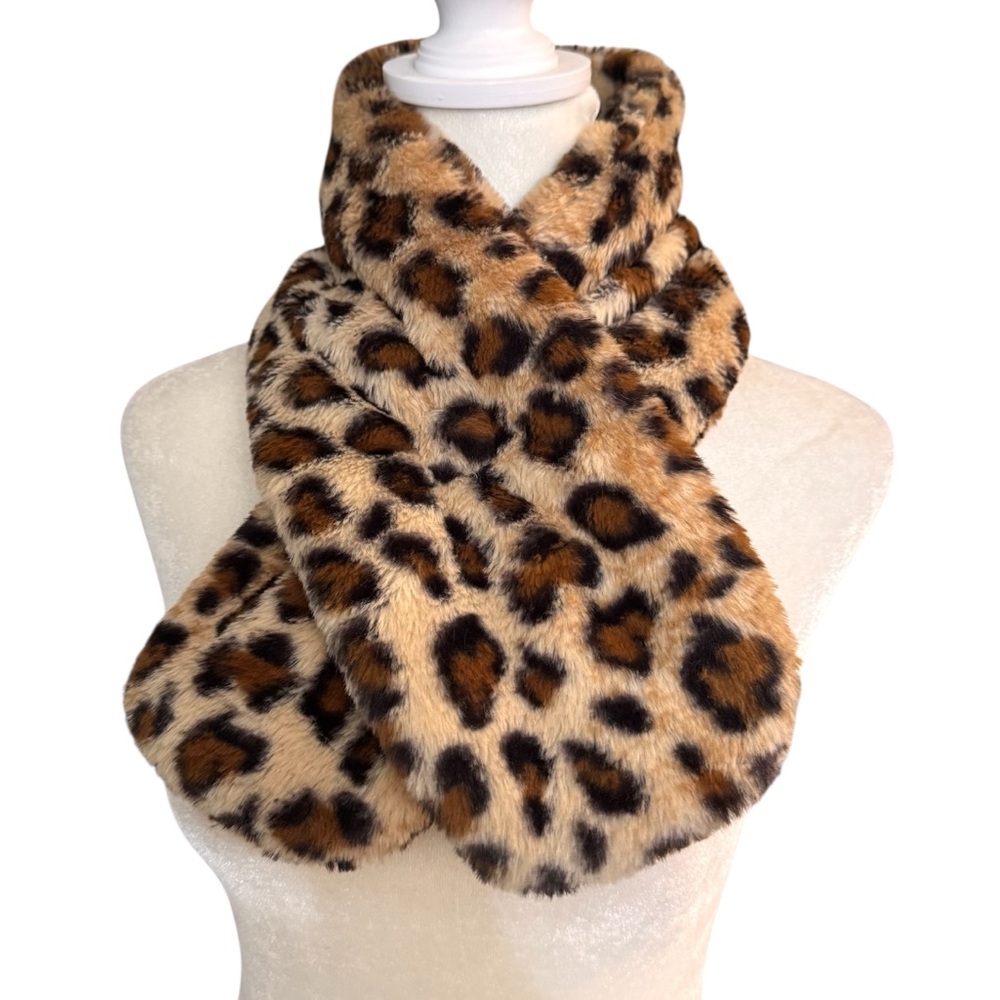 MARKS & SPENCER leopard print, faux fur neck wrap, unisex, one size, NWOT